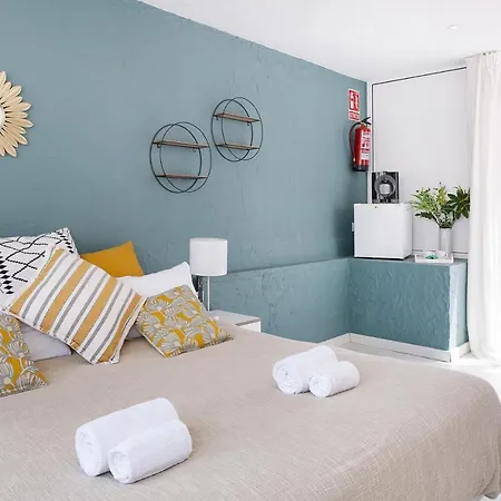 Oda ve Kahvaltı Sitgesnextdoor 3*